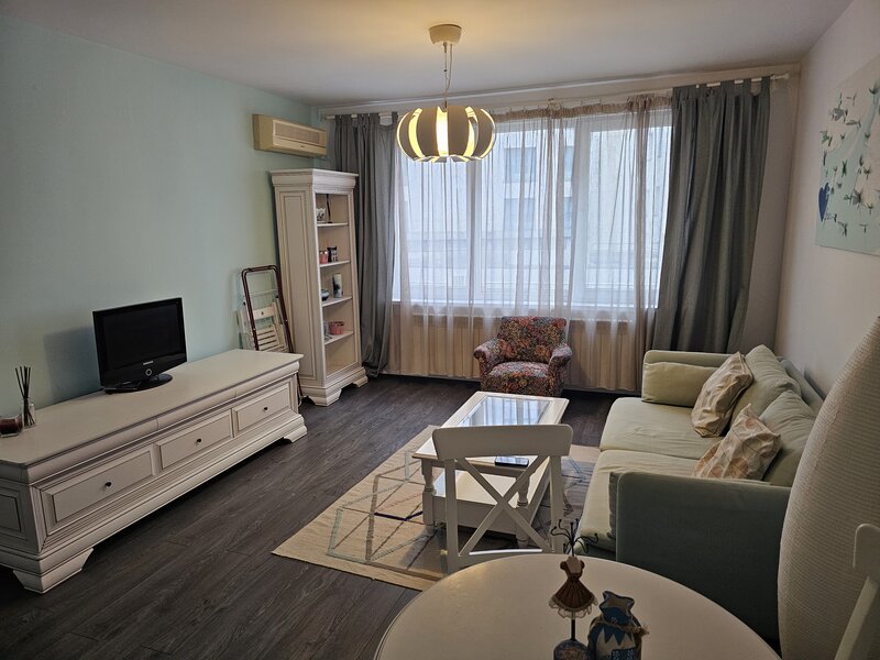 Sala Palatului 4/8 mobilat/utilat modern, usi noi, aer conditionat 125000 €