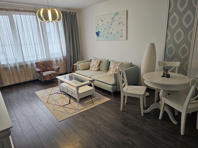 Sala Palatului 4/8 mobilat/utilat modern, usi noi, aer conditionat 125000 €
