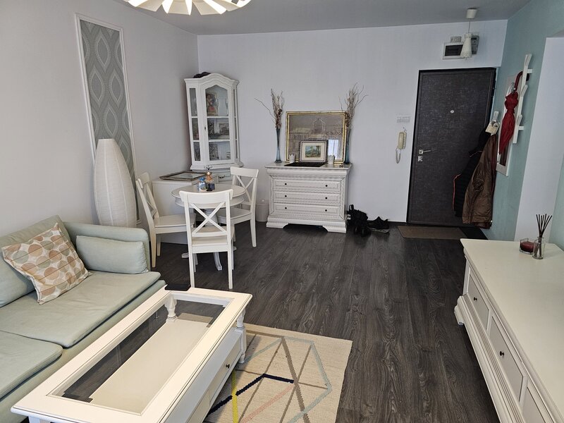 Sala Palatului 4/8 mobilat/utilat modern, usi noi, aer conditionat 125000 €