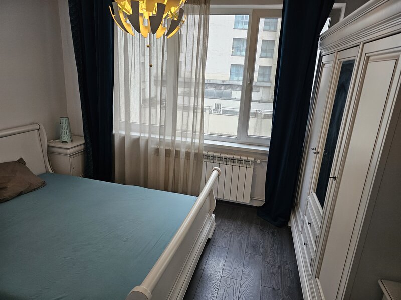 Sala Palatului 4/8 mobilat/utilat modern, usi noi, aer conditionat 125000 €