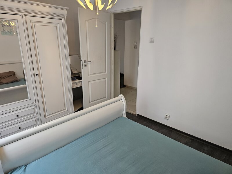 Sala Palatului 4/8 mobilat/utilat modern, usi noi, aer conditionat 125000 €